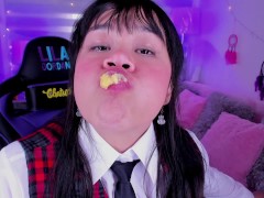 Lila Jordan eats a banana