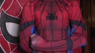Cosplay de Spider-man se déshabillant après une branlette