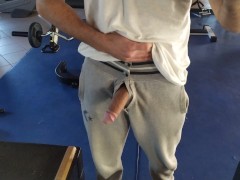 PUBLIC FLASH DICK at the gym