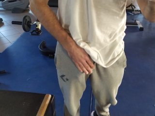 PUBLIC FLASH DICK at the gym