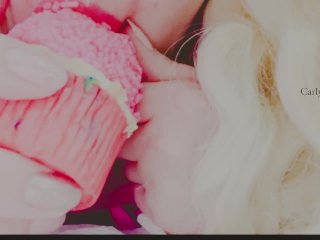 The cupcake striptease