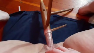 Gebroken stoelbeen #13 - Masturberen op mijn menstruatie, close-up en benen bekijken 