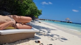 Ohne Höschen Am Öffentlichen Strand Heiße Muschi Berühren
