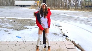 Geiles Mädchen von der Straße mit einem extremen Orgasmus