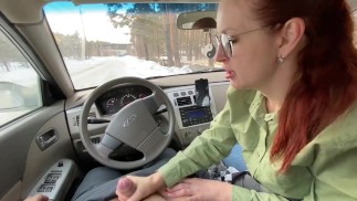 Sie hatte dem Taxifahrer nichts zu bezahlen und saugte ihn direkt ins Auto