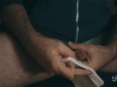 Brandon jerks off at home while watching hot pussies on the computer - Screenshot 14 of 16 - Orgasm