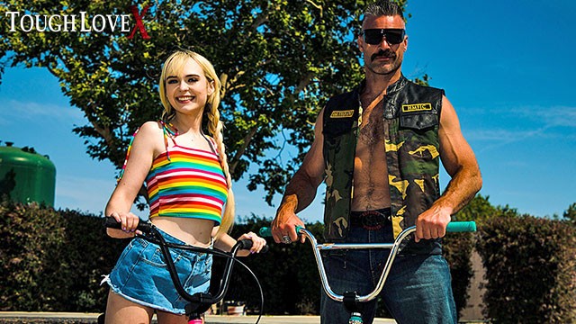 TOUGHLOVEX Третье колесо с блондинкой Лилли Белл