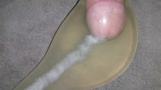 énorme charge de pipi dans le préservatif et éjaculation dedans | hors-ingénierie