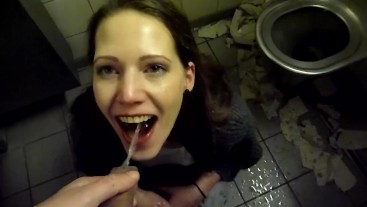 Viktoria Goo - Eine riesige Pissladung auf der Truckstop-Toilette schlucken