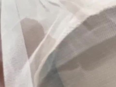 Малышка писает в юбку для девочек стоя. Хулиганка