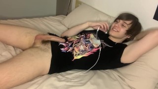Jerking off on gay porn talking with my friend