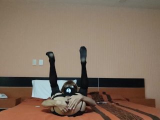 Trapito juega con su Plug Anal.