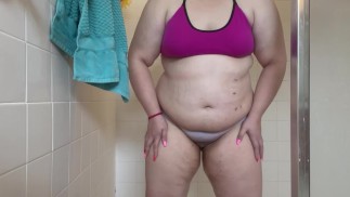 BBW konnte ihren Urin nicht zurückhalten! Verzweifeltes auslaufendes und nasses Höschen