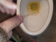 Morning Wood Yellow Piss - Screenshot 11 of 16 - Desperate Pee