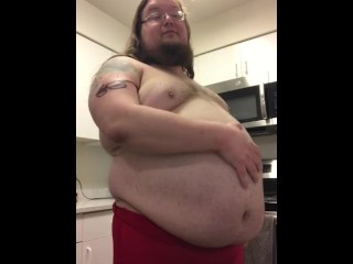 Гейнер 380 фунтов: синглет хвастается и встряхивает чаг