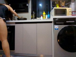 Camera catches Step mom getting creampied in the kitchen while doing the dishes