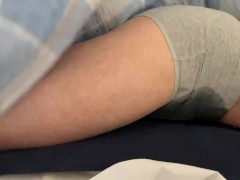 Beim Mittagsschlaf ins Bett gepinkelt