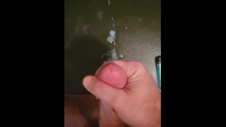Маленький член кончает