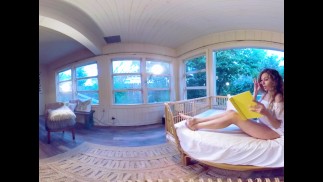 Бэнкси читает 'Dirty Girls Social Club' и прерывает!