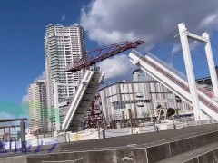 真冬に全裸コートで街中をお散歩する美人女性。おっぱい見て欲しいな。。 - Screenshot 6 of 16 - Public Exposure