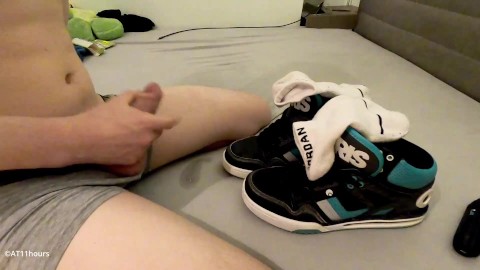Show my shoes and socks and cum on it
