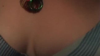 Голодный до члена подросток встает на колени