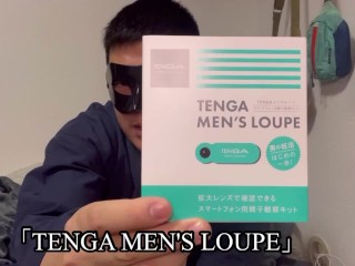 Japanischer Molliger Mann Der Sein Sperma Mit Einem TENGA-Mikroskop überprüft.