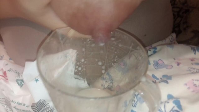 Молоко из красивых сисек