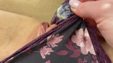 Chatte super crémeuse et culotte tachée sale POV