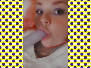 Голодный член, альт-толстушка трахает проколотую киску, пока она не кончит