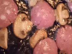 Готовлю очень вкусную яичницу. Рецепт вкусного завтрака - Screenshot 13 of 16 - Beautiful Girl