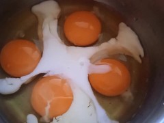 Готовлю очень вкусную яичницу. Рецепт вкусного завтрака - Screenshot 4 of 16 - Asian