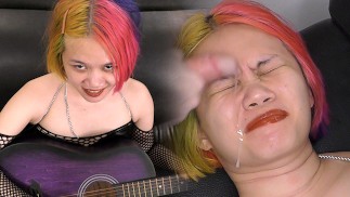 继妹让继兄操她，在她脸上射精