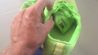 Semen en zapatillas de deporte - Video de solicitud de fan - Twitter