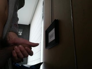 鏡の前で興奮オナニー