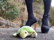 Preview 1 of 野外女装ヒールでぬいぐるみを踏み潰すクラッシュフェチ japanese crossdress crush fetish leg heels public