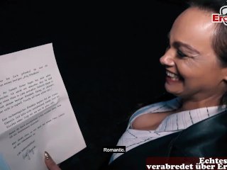 Milf mit dicken Titten und in Nylons auf der Straße abgeschleppt