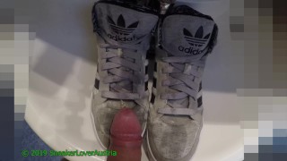 Pis en sperma gedragen Adidas Hardcourt