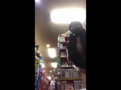 バイブを入れたまま買い物する男の娘2