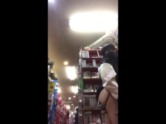 バイブを入れたまま買い物する男の娘2 - Screenshot 9 of 16