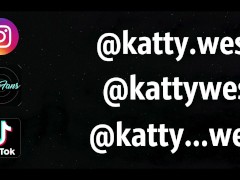 Сумасшедшая девка писает на общественном пляже прямо в трусики Намочила трусики и пошла загорать 11/16