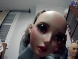 EmilyのマスクPt3! マスクされた人形セルリとのハメ撮りプレイタイム!彼女は彼女のゴム製の体であなたを支配するように!