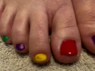 BBW footjob with rainbow toes, fishnet and heels with cumshot
