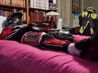 Branlette En Tenue Intégrale MXGear et Nike