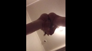 Засовываю вибратор в свою дырочку