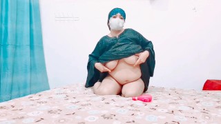 インドのイスラム教徒の叔母は後背位のおもちゃでセックス