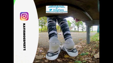 [VR180] Lick her shoes clean - Girl with sweaty sneakers and totally dirty smelly socks stinky feet