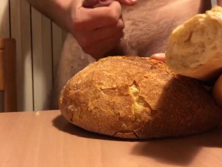 Кончить на свежий хлеб