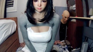 Emilys Masken Pt4! Weibliche Maske Emily demaskiert sich von ihrer Kigurumi-Maske Celli! Masken in ihrer Puppenmaske!