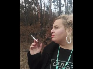 森の中で喫煙
